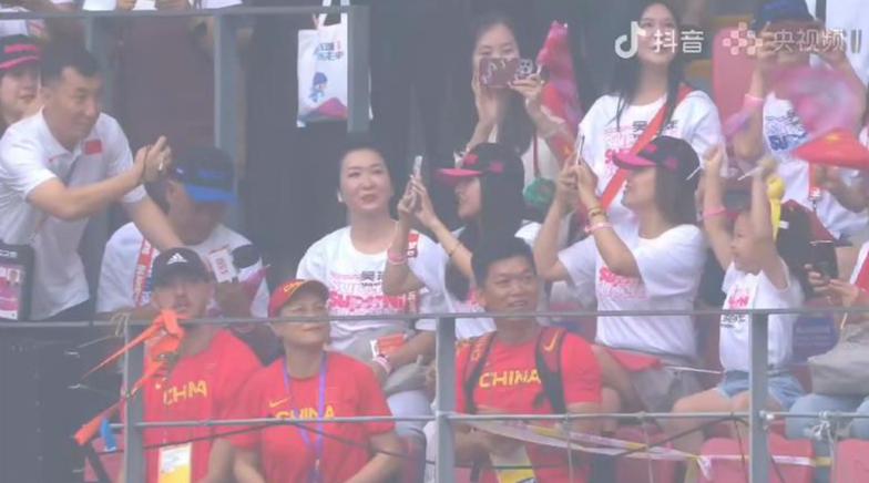 吴艳妮以小组第一晋级亚运会女子100米栏决赛 母亲:状态不错,希望决赛发挥得更好(3)