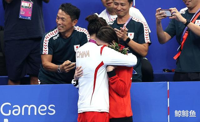 人美心善的中国泳坛碟后，成亚运六金王，拥抱日本选手泪洒领奖台(2)