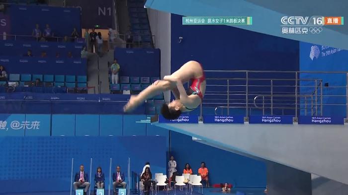 亚运跳水中国包揽女子1米板前二 李亚杰317.55摘金(2)