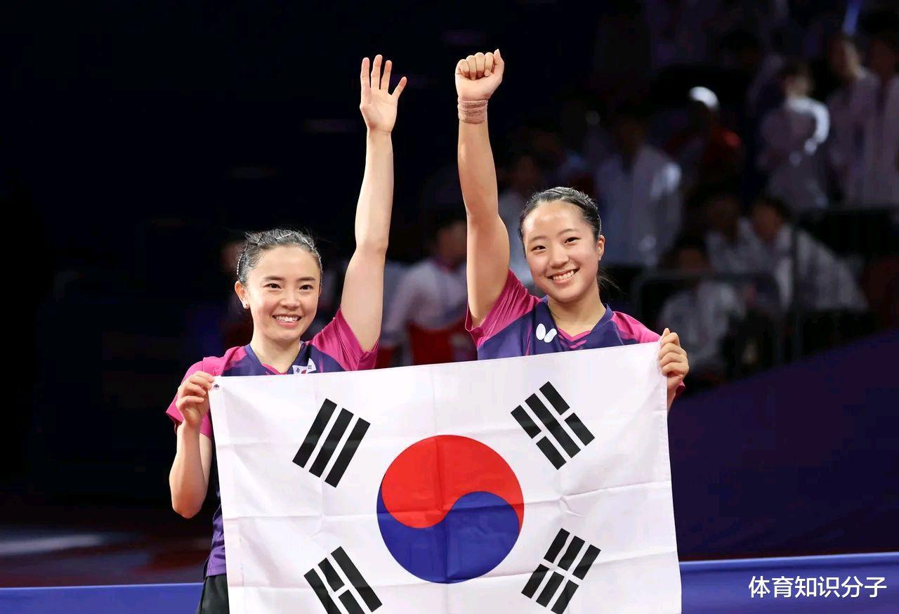 这么爱韩国吗？31岁华裔乒乓名将高举韩国国旗，网友：让人心酸(1)