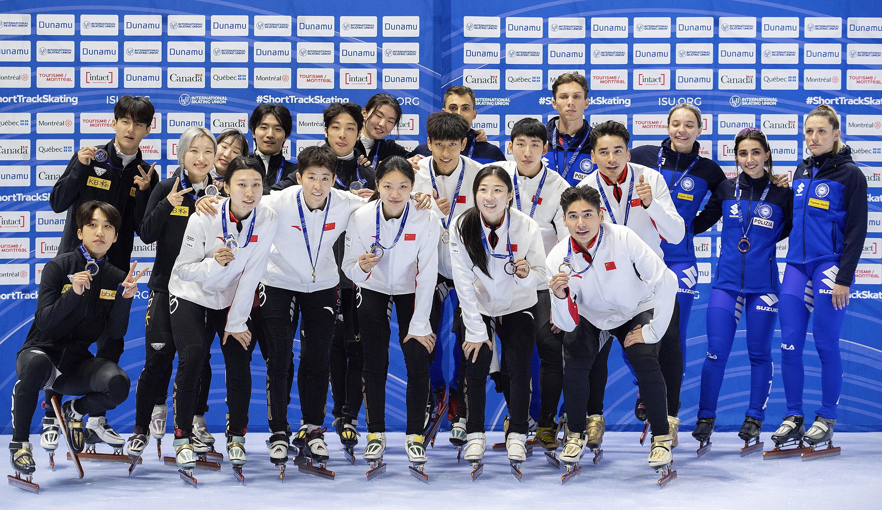 短道速滑——世界杯蒙特利尔站：中国队获2000米混合接力冠军(2)