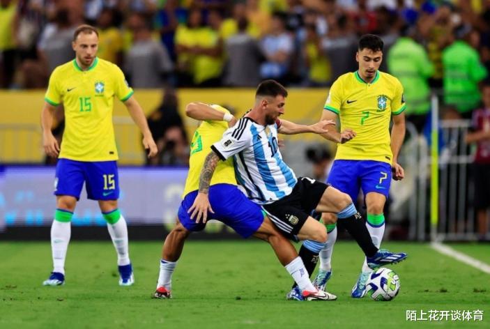 1-0！铁卫一锤定音，阿根廷重返第1，巴西锁死梅西，仍造耻辱纪录(2)