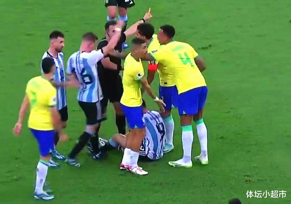 场上踢阿根廷球员，场下打阿根廷球迷，五星巴西，为何变成“武术”巴西？(1)