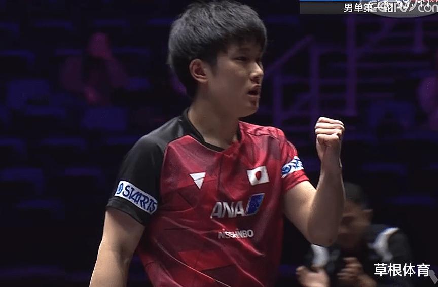 0-3，中国男乒世界冠军完败，一轮游，张本智和晋级：握拳怒吼(2)