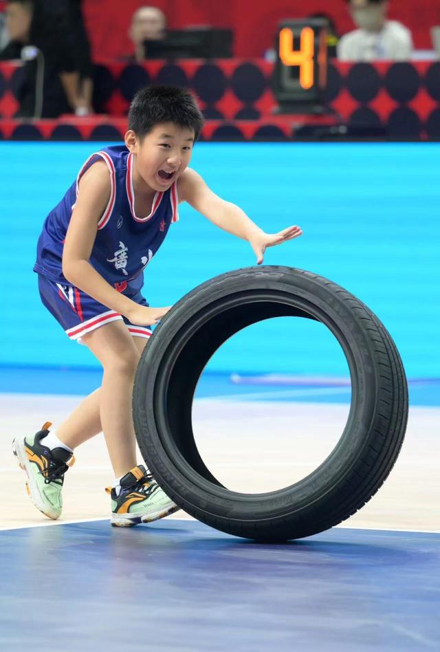 万力轮胎祝贺广州龙狮晋级季后赛(2)