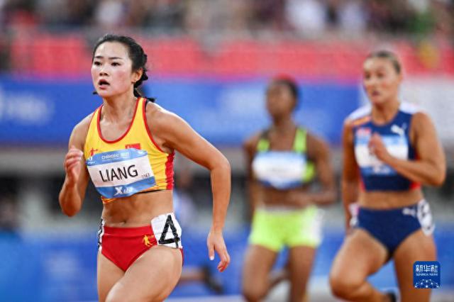 广东运动员梁小静创今年亚洲女子百米最佳成绩(1)