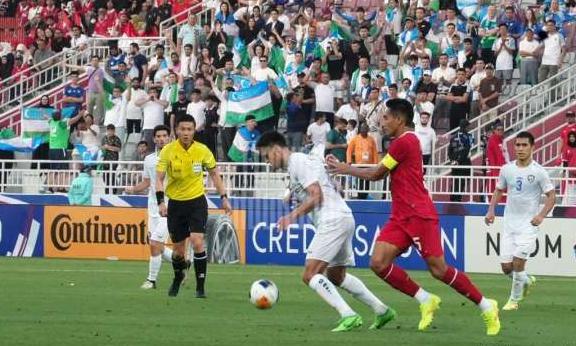 2-0！首支U23亚洲杯决赛队诞生，锁定奥运会名额，中国裁判成关键(3)