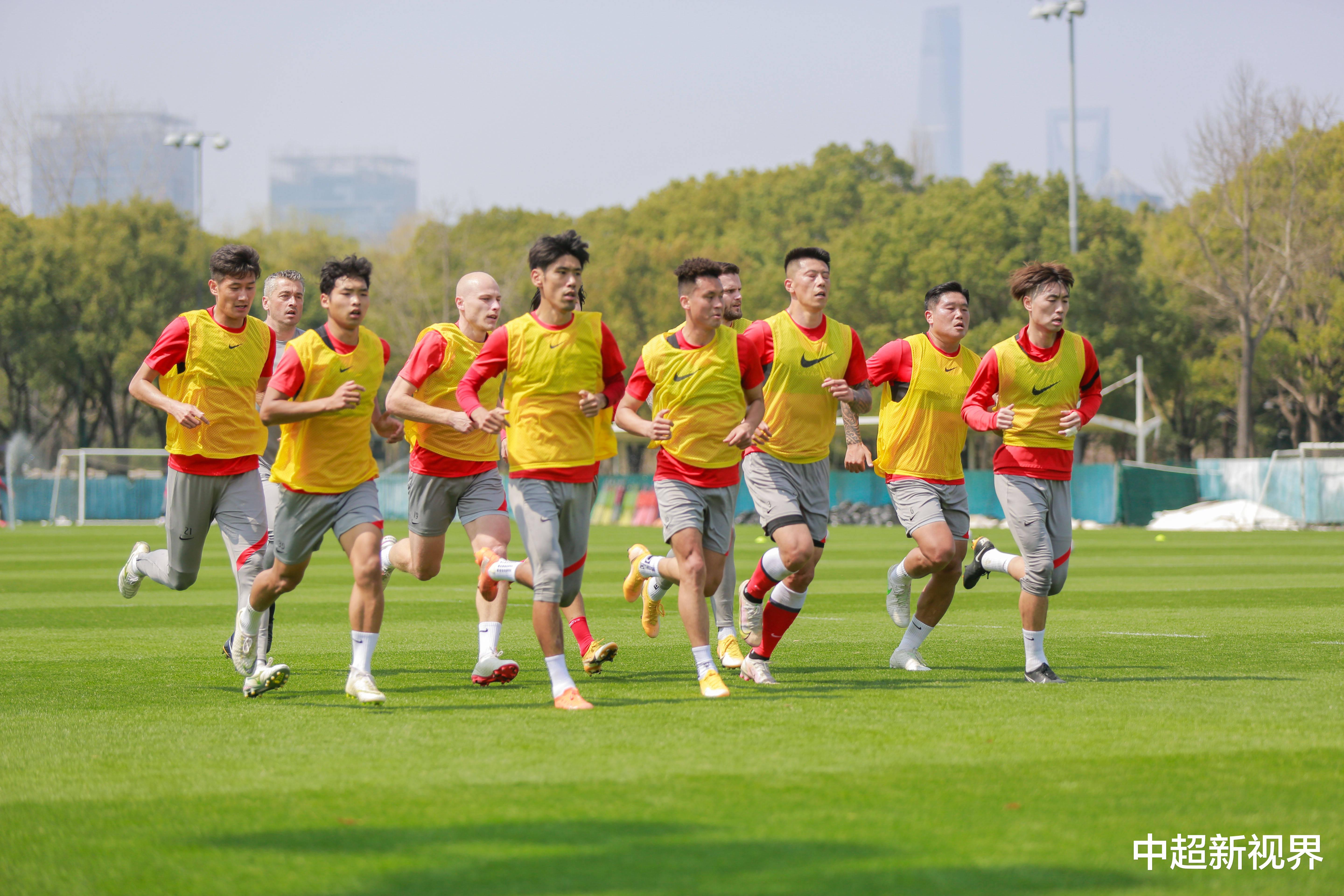 2021赛季中超联赛冠军很可能会在广州队、国安与上港之间产生(1)