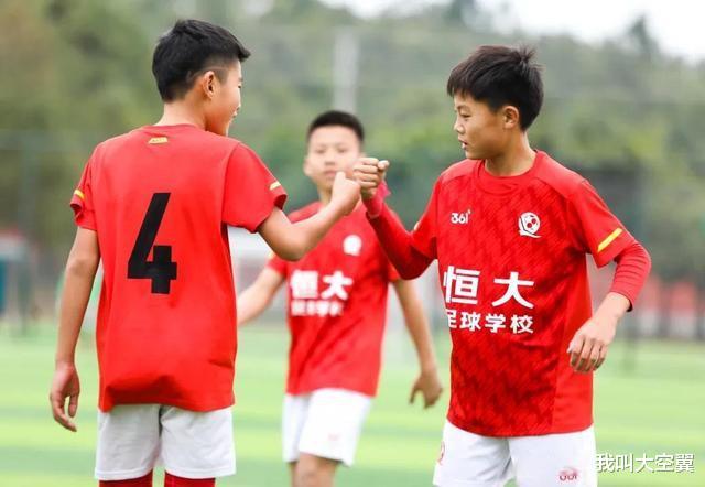 星耀杯结束后，中国足球青训何去何从？球迷给出意见，且木已成舟(4)