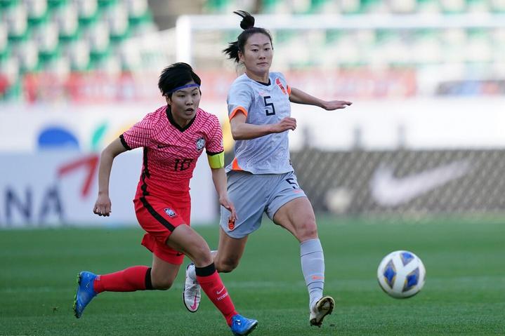 5-0！2-1！中国女足已创6年佳绩，金靴+三叉戟将齐首发，追击宿敌(2)