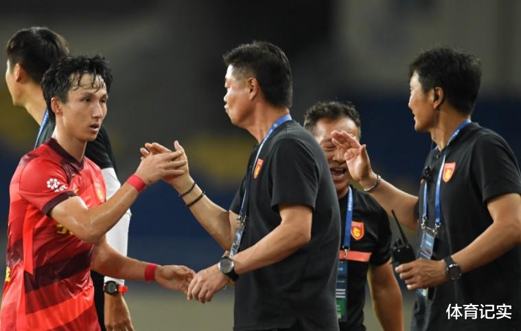 一场0：0让上海申花球迷备受打击，崔康熙被质疑，国安隔空获利好(5)