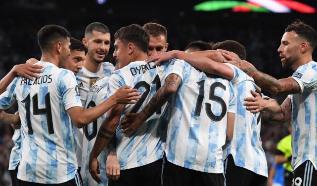 横扫！一场3-0让梅西大爆发，送两助攻，阿根廷队史新纪录诞生(1)
