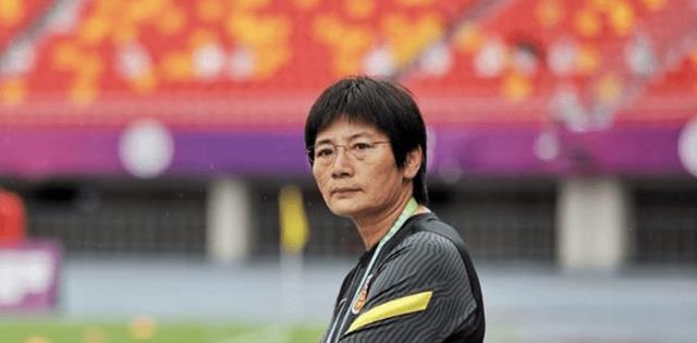 中国女足主帅水庆霞，为国家荣耀钢板在右腿七年，却获不到金帅奖(4)