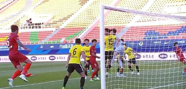 买提江手球未判罚，张琳芃面对空门踢偏，上海海港0-0广州队(4)