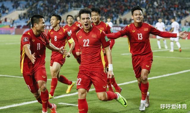 下午2点，中国足球宣布好消息，恭喜45岁李铁，水庆霞沸腾(2)