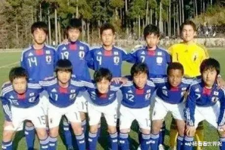 日本足球为中国足球培养出一名国脚级球员，该中国球员在踢J联赛(2)