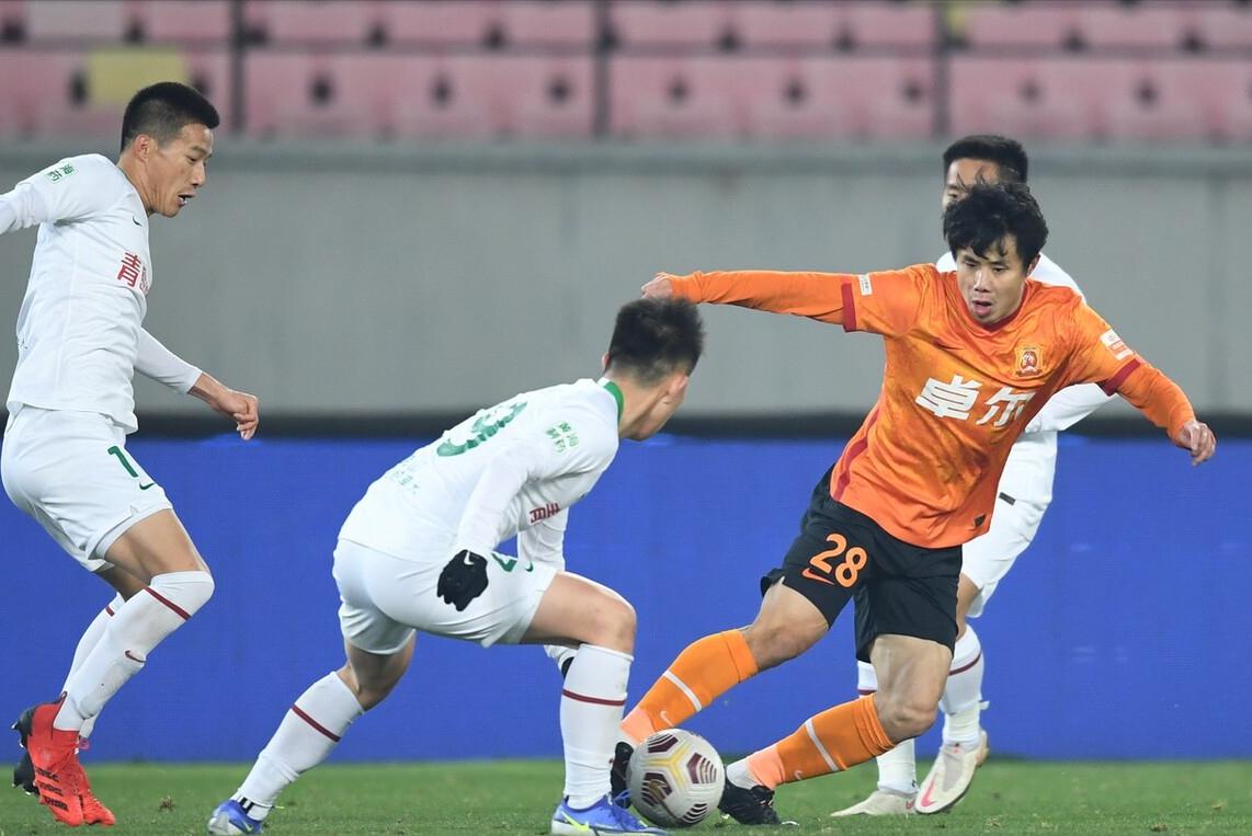 35岁国足队长将复出，广州队引援的理想人选，选择他一举两得(2)