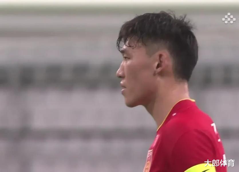 看完中国男足国家队选拔队东亚杯的首场比赛，差点把电视砸了(2)