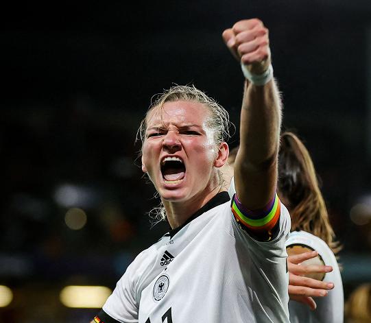女版哈兰德！德国女足队长庆祝动作抢镜，决赛争冠+金靴对决(3)
