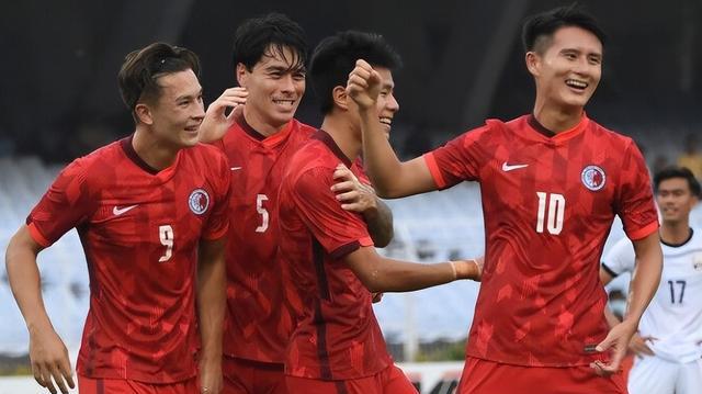 0-2！缅甸队完败中国球队，越南4-0狂胜，球迷挥舞国旗，国足很闲(1)
