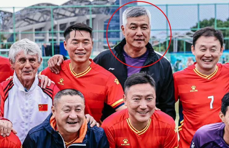 江津又老了！出狱7年仍白发，业余队当教练，与国足队友悬殊大(1)