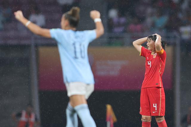 中国足球有希望，女足惜败卫冕冠军引名记热议！球迷献策抓紧留洋(3)