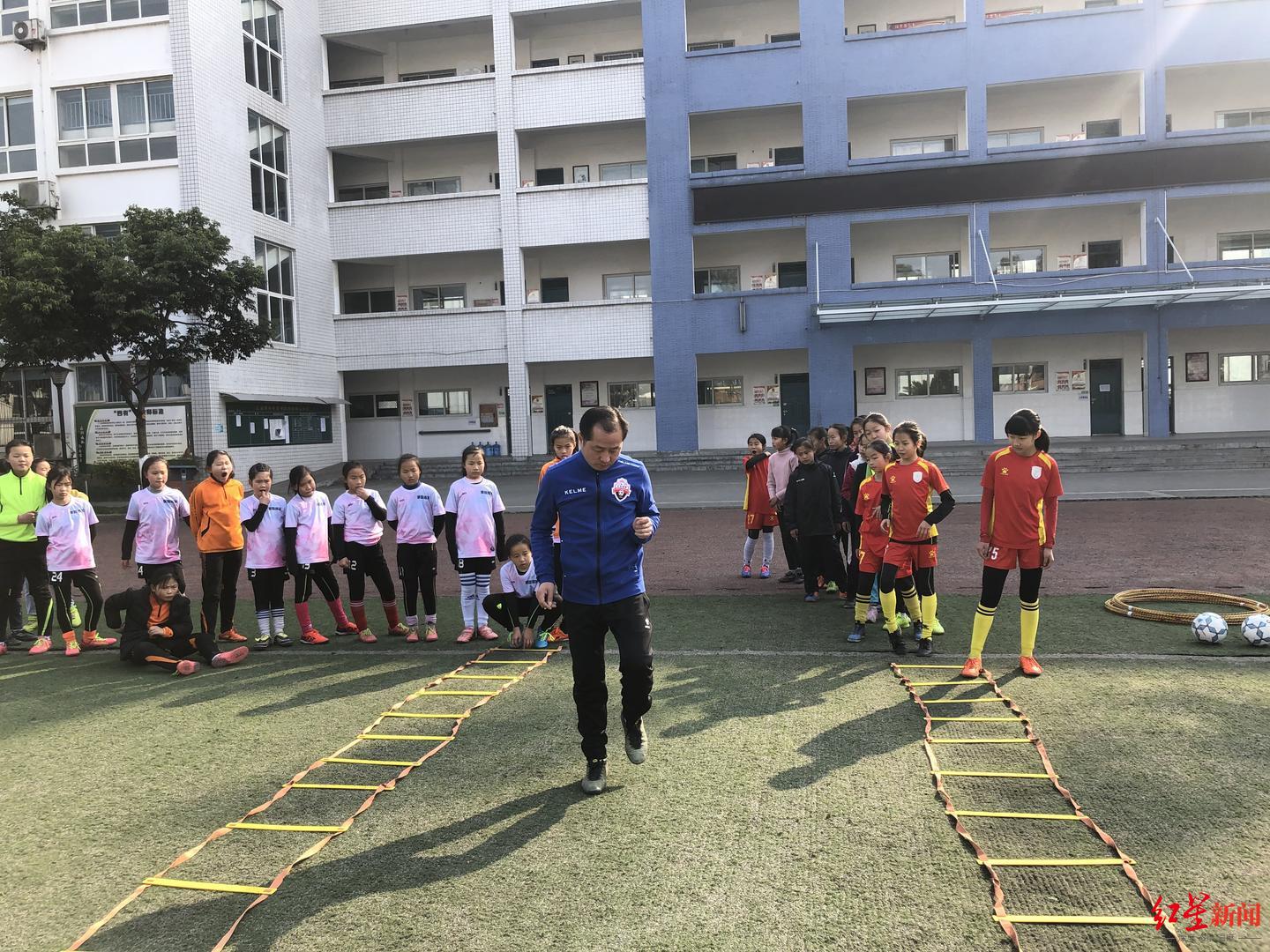 深度｜载入中国女子足球改革发展方案全国推广，“江油校园女足模式”如何炼成？(2)