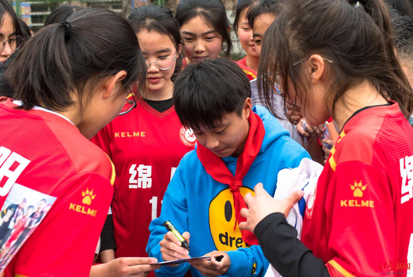 深度｜载入中国女子足球改革发展方案全国推广，“江油校园女足模式”如何炼成？(5)
