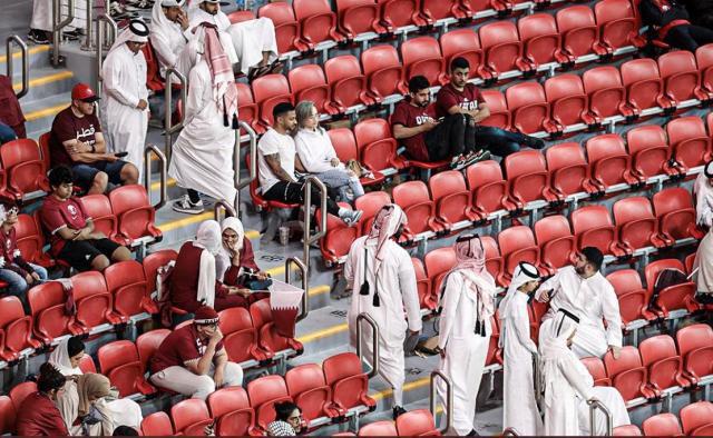 【手记】半数球迷提前退场，世界杯真不该来卡塔尔？(1)