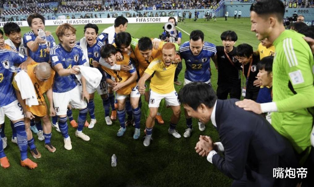 国足赢球转圈跳舞，日本赢球还在反思！奇迹之夜唯独中国足球更加尴尬(3)