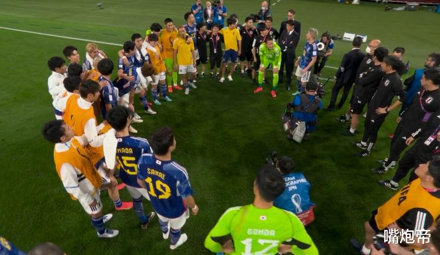 国足赢球转圈跳舞，日本赢球还在反思！奇迹之夜唯独中国足球更加尴尬(4)