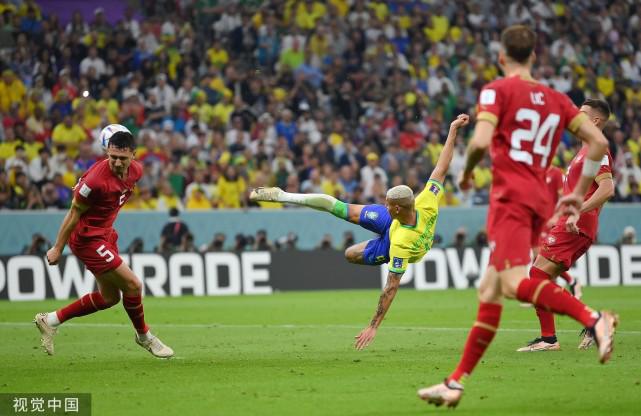 帅炸了！巴西9号潇洒转身+超级凌空侧钩破门，预订本届世界杯最佳球(4)