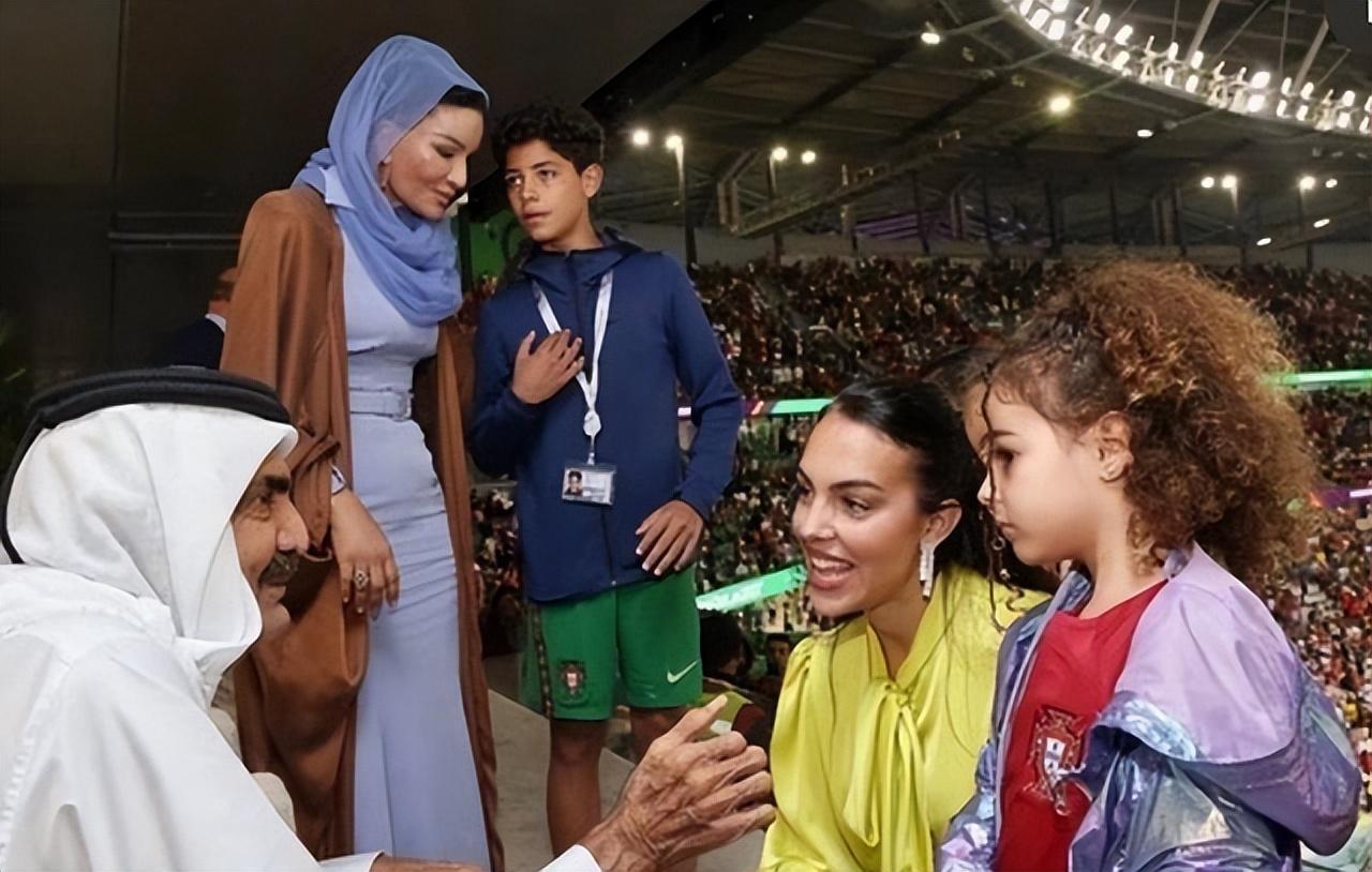 C罗娇妻乘私人飞机抵卡塔尔！王妃亲自接见，最后一次亮相世界杯(3)