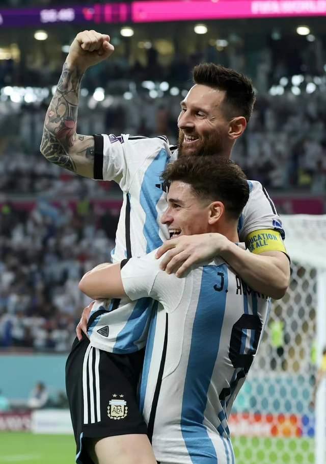 阿根廷队晋级八强，梅西第1000场球赛，黄健翔称是不可思议的纪录(3)