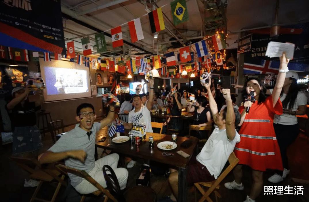 外媒接连发声！世界杯中国赚大了，唯品会等出现赛事消费热(3)