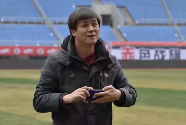 中国足球为何搞不好？张玉宁：青训教练月薪3000元，比杂工还低(4)