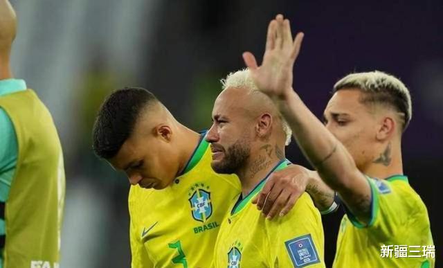 周工资20万英镑！巴西国脚的边锋要和阿森纳续签世界杯受到冷遇惹起争议(3)