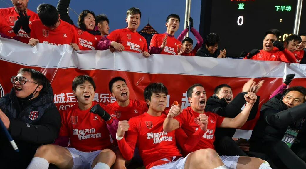 一支刚升入中超的球队，赢得四川球迷的掌声，他们是如何做到的？(3)