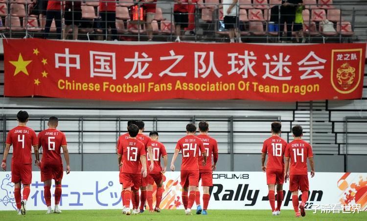 上午9点！北京媒体最新报道引爆争议，球迷吐槽：国足解散算了(2)