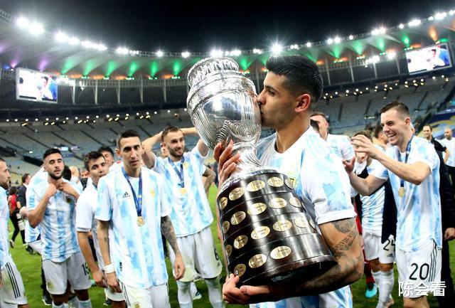 跪下的罗梅罗，站起来的阿根廷足球！这一跪换回一座大力神杯！(3)