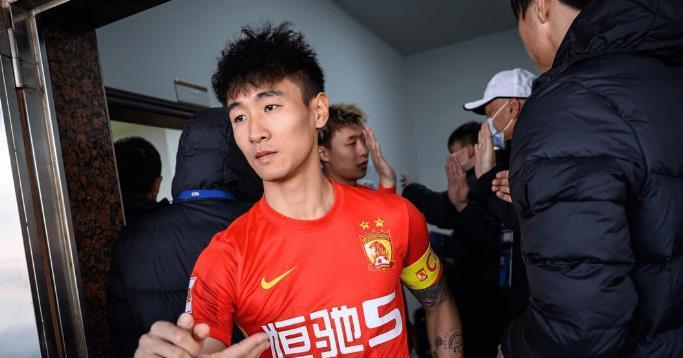 上港新帅刚接手，球队为他准备了一份引援大礼，当打国脚加盟在即(3)