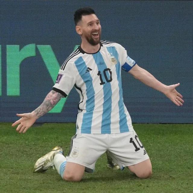 阿根廷庆祝世界杯，梅西赛前发言不忘老队友：“我知道这是属于我们的一天，所有夺得世(1)