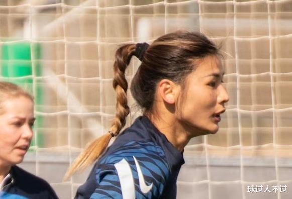 冠军争夺赛4-0！23岁的中国女足锋线突破，冲击旅欧首冠，十场四球闪亮豪门(1)