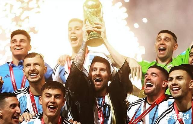 5-0！世青赛超级惨案：阿根廷3连胜头名出线，剑指16年首冠，梅西开心(3)