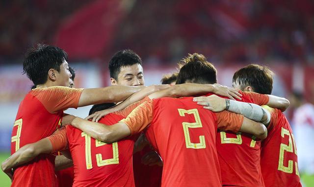 中国男足王牌刚签约欧洲球队，就火线坐稳主力，已连续3场首发(2)