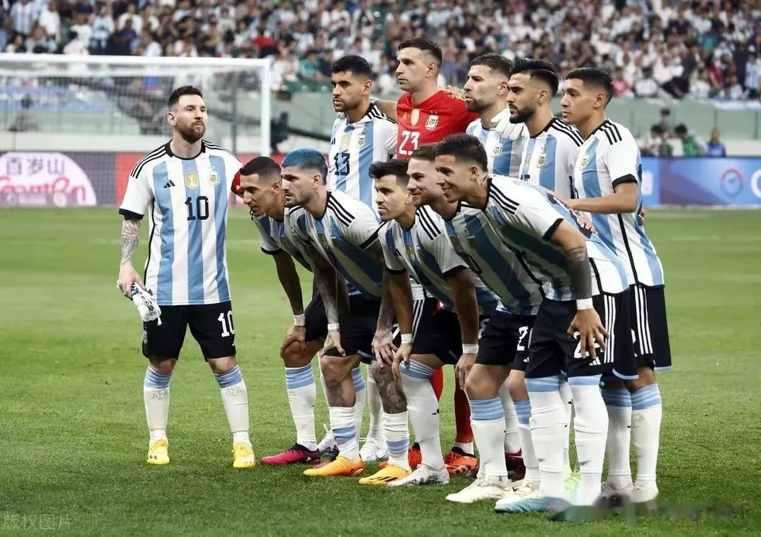 毫无意外，阿根廷最终以2:0战胜澳大利亚，一战也揭露了3个可笑的事实。
1，阿根(2)