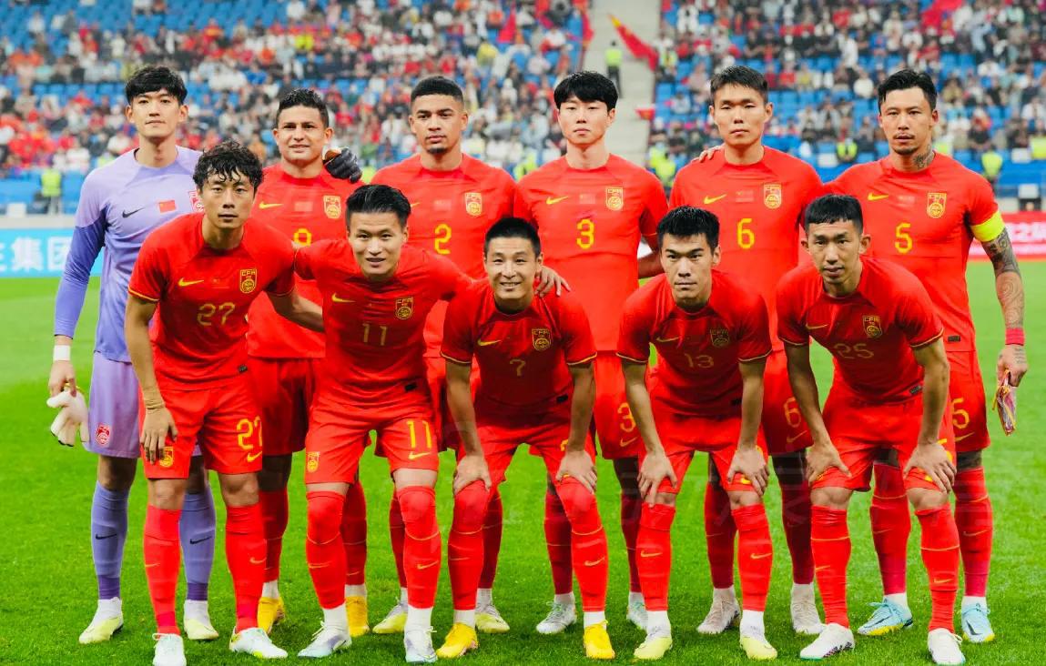 有一说一，虽然国足今晚的2-0比前几天的4-0进球要少，但今晚中国男足对阵排名第(1)