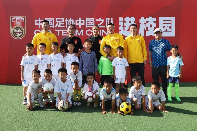 国家队用胜利找回信心，中国足球踏上新征途(6)