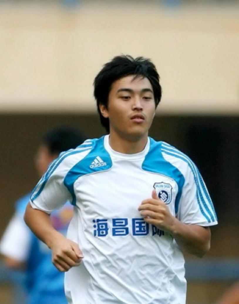 曾经的中国顶级中后卫冯潇霆，亚洲杯巨大失误让他告别国家队(2)