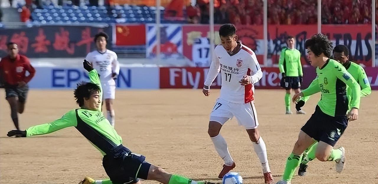 曾经的中国顶级中后卫冯潇霆，亚洲杯巨大失误让他告别国家队(4)